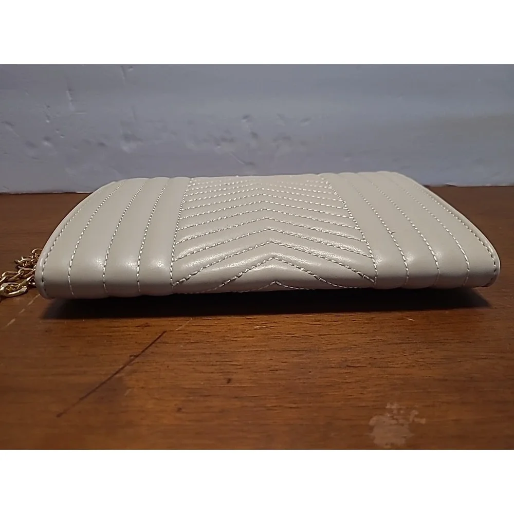 Studio Badgley‎ Mischka Beige Chevron Quilted Chain Strap Crossbody Purse Bag